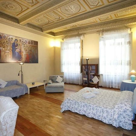 Bed and Breakfast Residenza D'Epoca Montanini Сиена Экстерьер фото