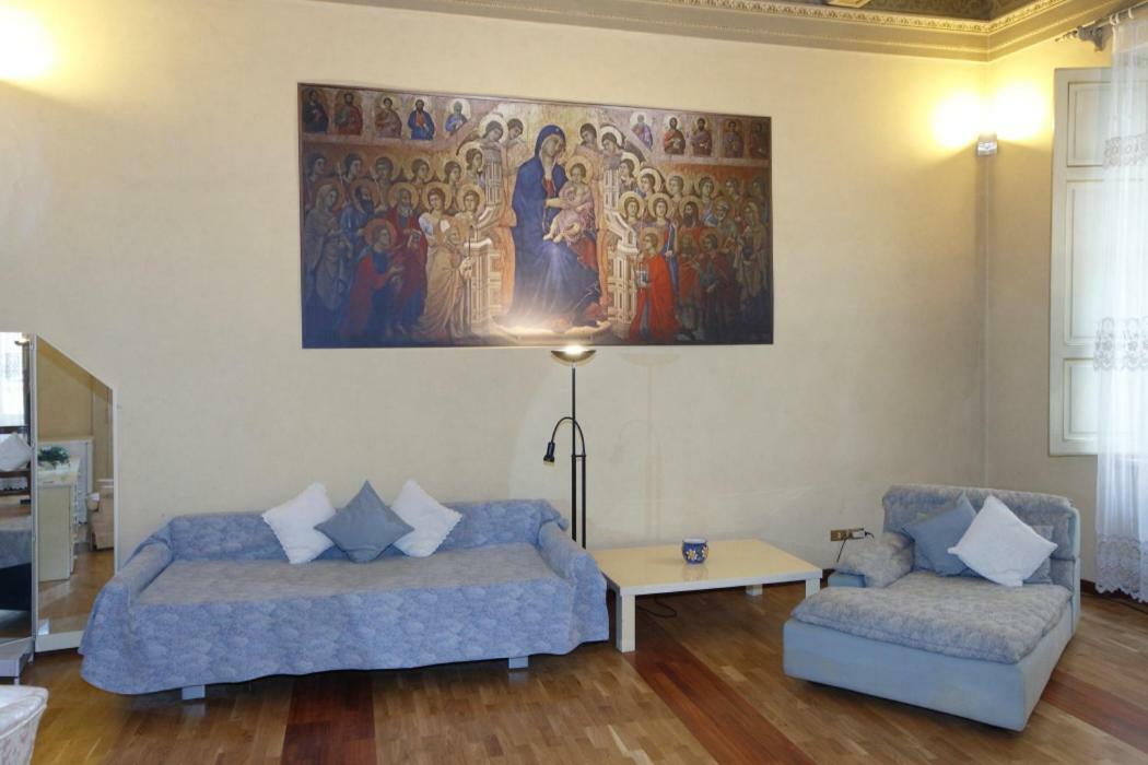Bed and Breakfast Residenza D'Epoca Montanini Сиена Экстерьер фото