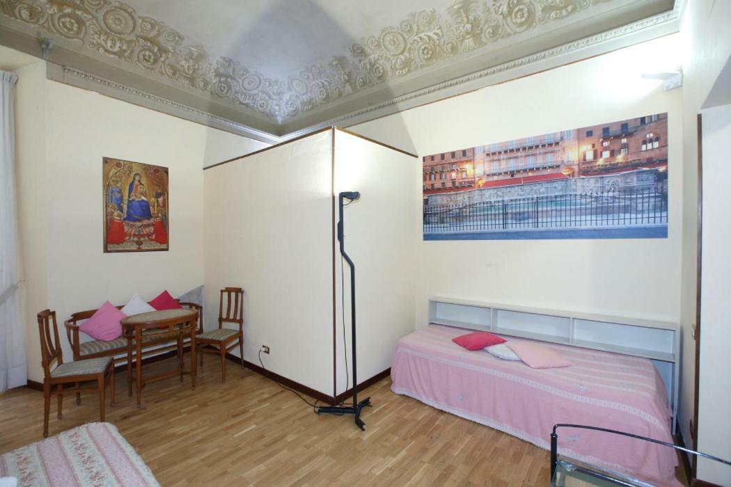 Bed and Breakfast Residenza D'Epoca Montanini Сиена Экстерьер фото
