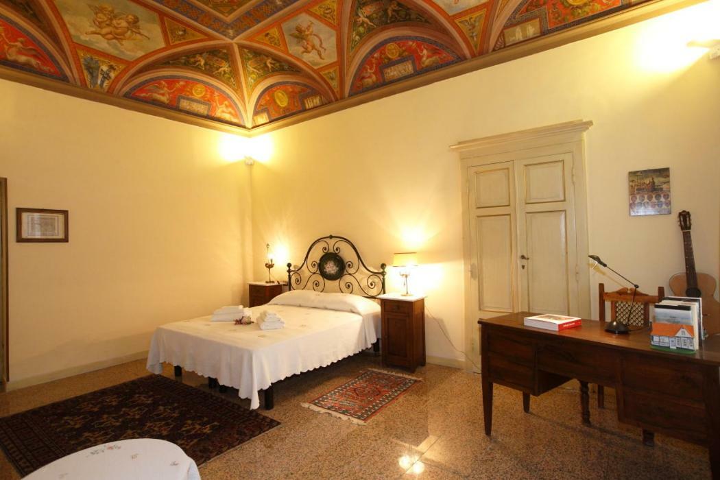 Bed and Breakfast Residenza D'Epoca Montanini Сиена Экстерьер фото