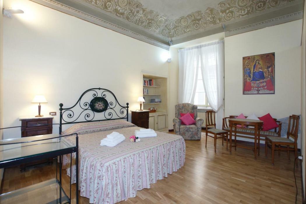 Bed and Breakfast Residenza D'Epoca Montanini Сиена Экстерьер фото