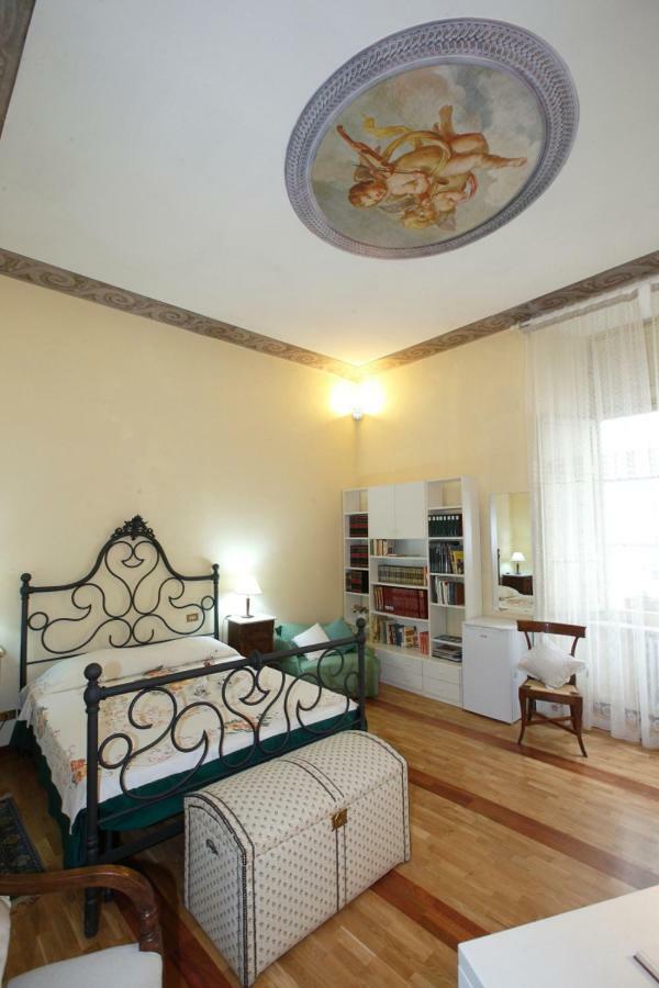 Bed and Breakfast Residenza D'Epoca Montanini Сиена Экстерьер фото