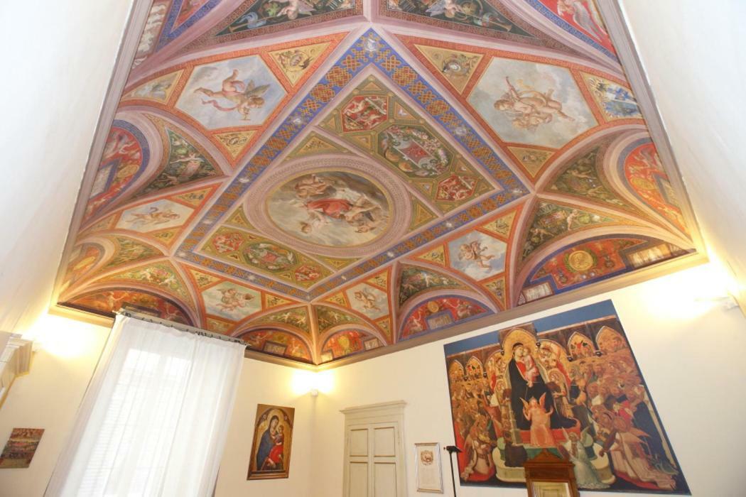 Bed and Breakfast Residenza D'Epoca Montanini Сиена Экстерьер фото
