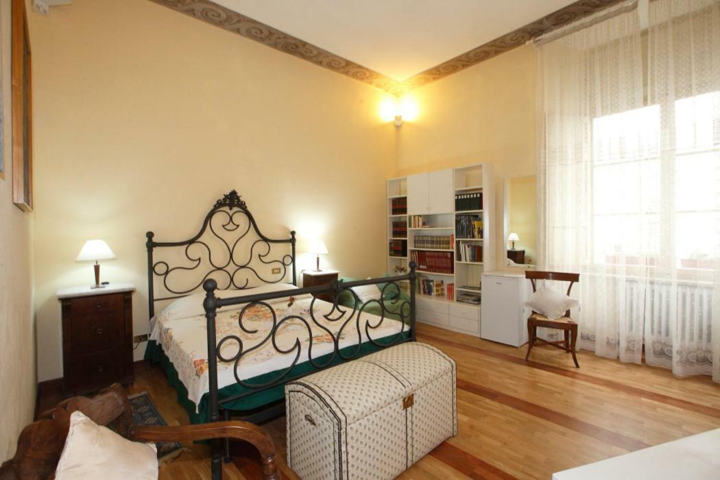 Bed and Breakfast Residenza D'Epoca Montanini Сиена Экстерьер фото